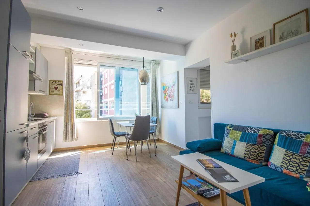 Brand New 1Br Near Central Station, Old Town, Beach - 3 Minute Walking location