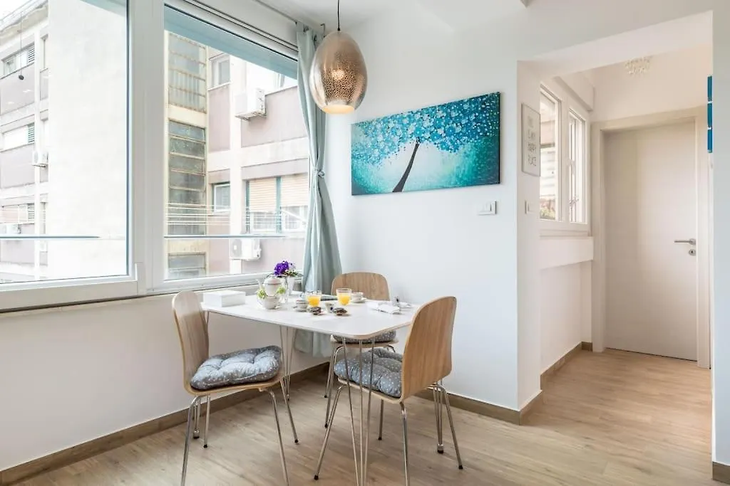 Brand New 1Br Near Central Station, Old Town, Beach - 3 Minute Walking Appartement Split 0*,  Kroatië