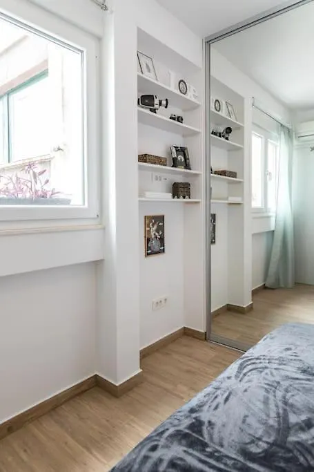 Apartament Brand New 1Br Near Central Station, Old Town, Beach - 3 Minute Walking Split