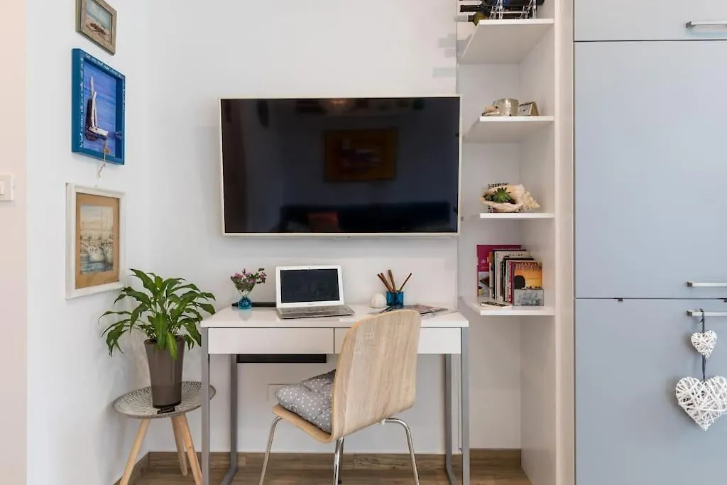 Apartament Brand New 1Br Near Central Station, Old Town, Beach - 3 Minute Walking Split