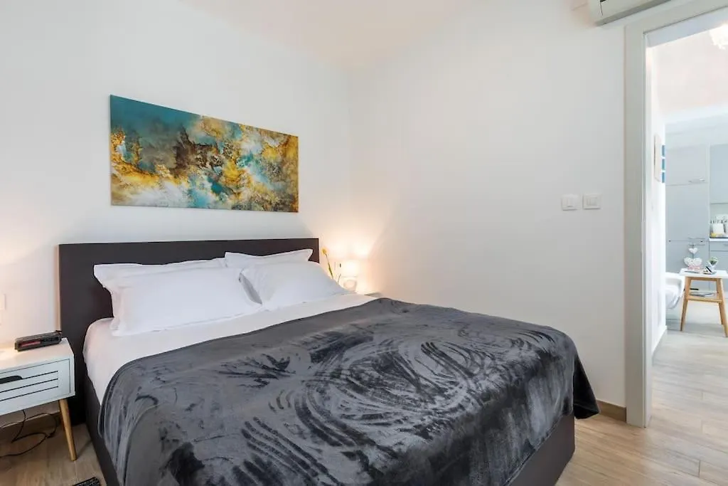 Apartament Brand New 1Br Near Central Station, Old Town, Beach - 3 Minute Walking Split 0*,