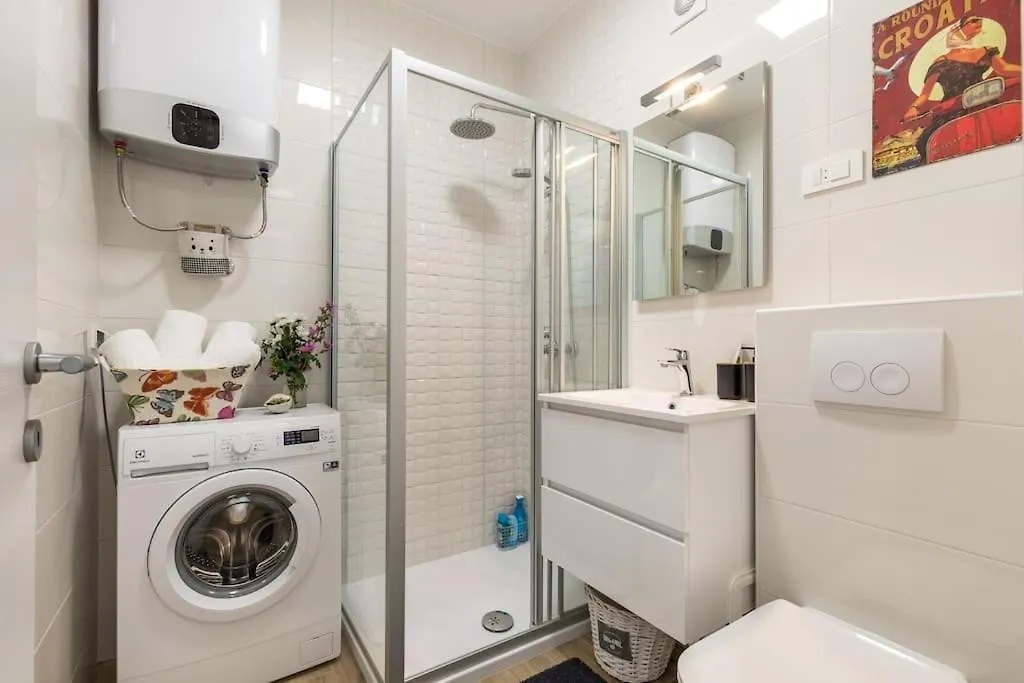 Apartament Brand New 1Br Near Central Station, Old Town, Beach - 3 Minute Walking Split Chorwacja