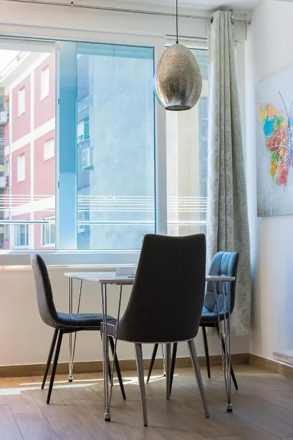 Apartament Brand New 1Br Near Central Station, Old Town, Beach - 3 Minute Walking Split