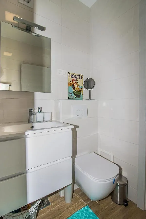 Apartament Brand New 1Br Near Central Station, Old Town, Beach - 3 Minute Walking Split