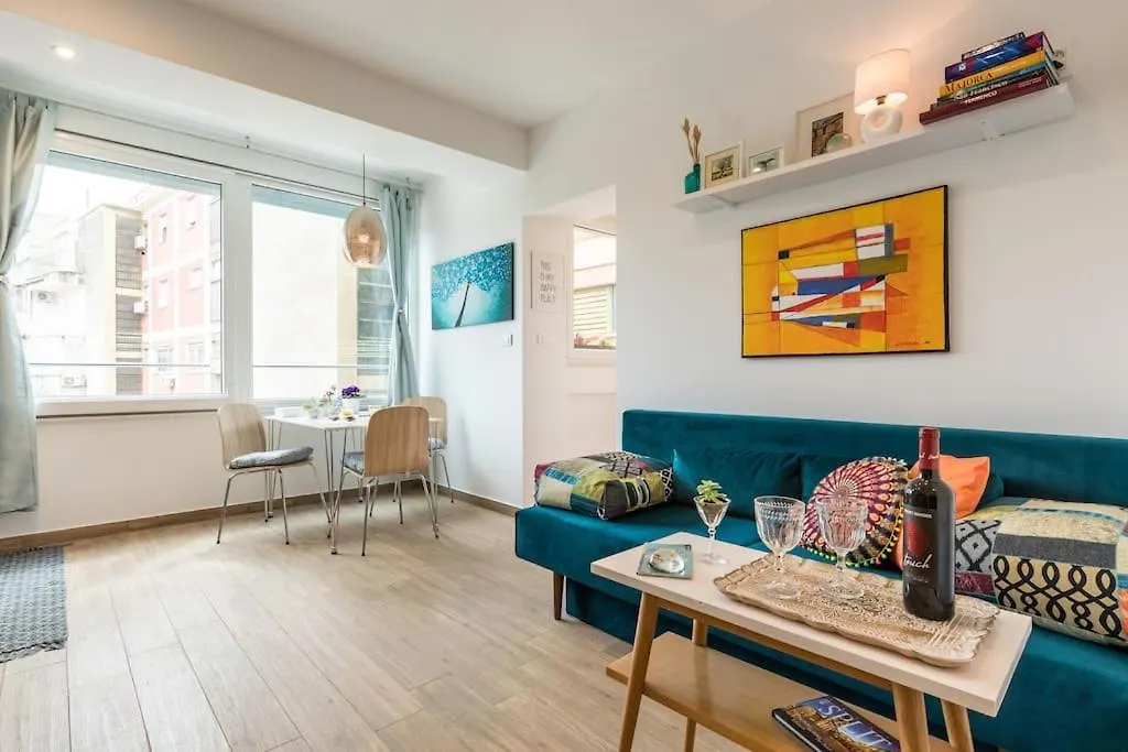 Apartament Brand New 1Br Near Central Station, Old Town, Beach - 3 Minute Walking Split