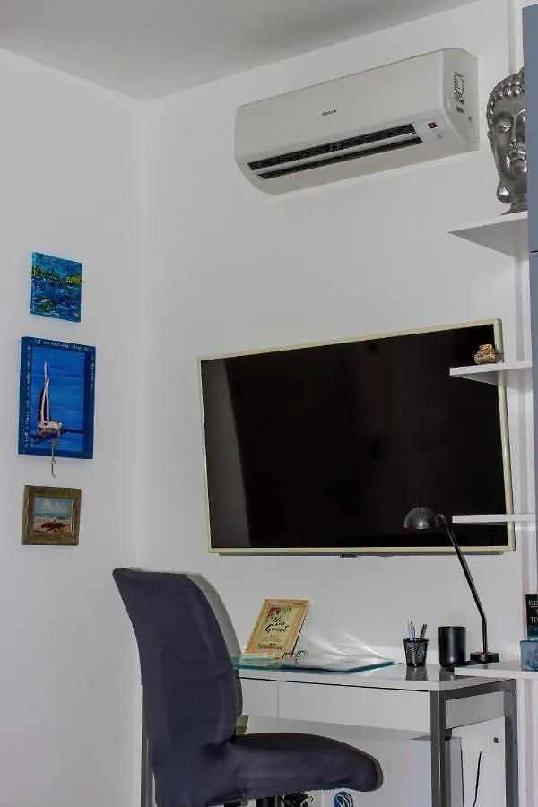 Apartament Brand New 1Br Near Central Station, Old Town, Beach - 3 Minute Walking Split