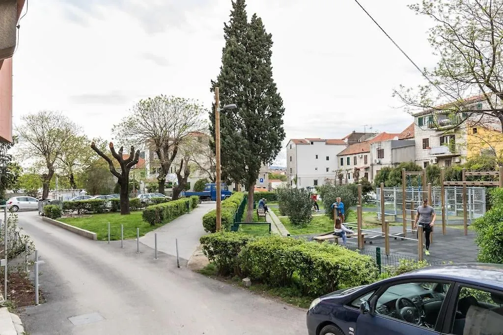 Apartament Brand New 1Br Near Central Station, Old Town, Beach - 3 Minute Walking Split