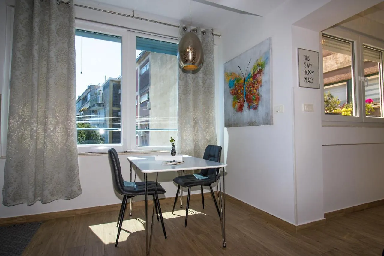Apartament Brand New 1Br Near Central Station, Old Town, Beach - 3 Minute Walking Split