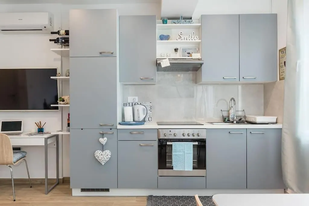 Apartament Brand New 1Br Near Central Station, Old Town, Beach - 3 Minute Walking Split