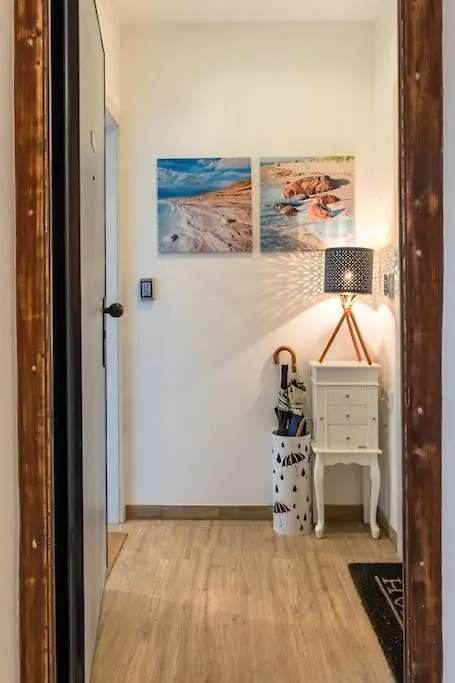 Apartament Brand New 1Br Near Central Station, Old Town, Beach - 3 Minute Walking Split