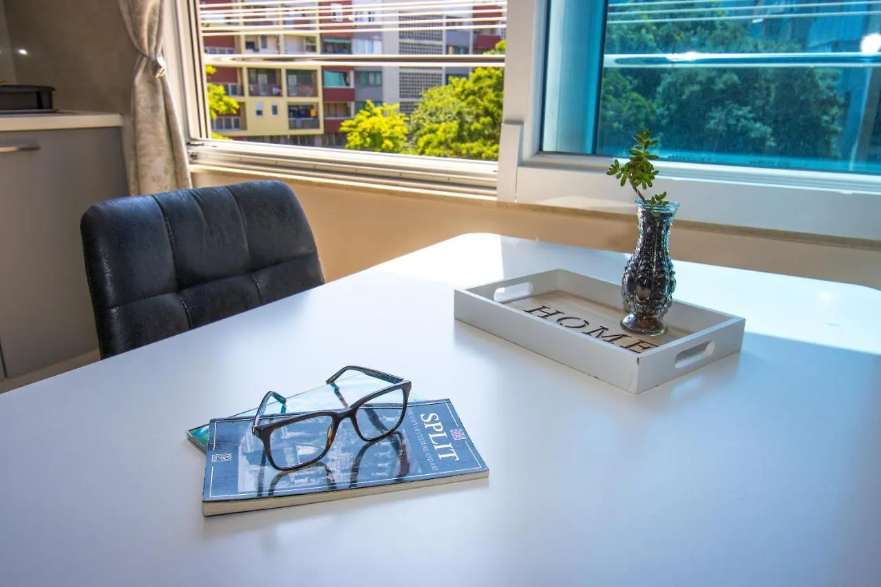 Apartament Brand New 1Br Near Central Station, Old Town, Beach - 3 Minute Walking Split