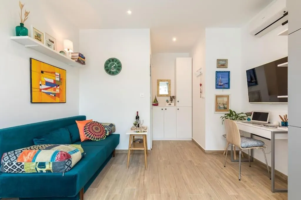 Apartament Brand New 1Br Near Central Station, Old Town, Beach - 3 Minute Walking Split 0*,