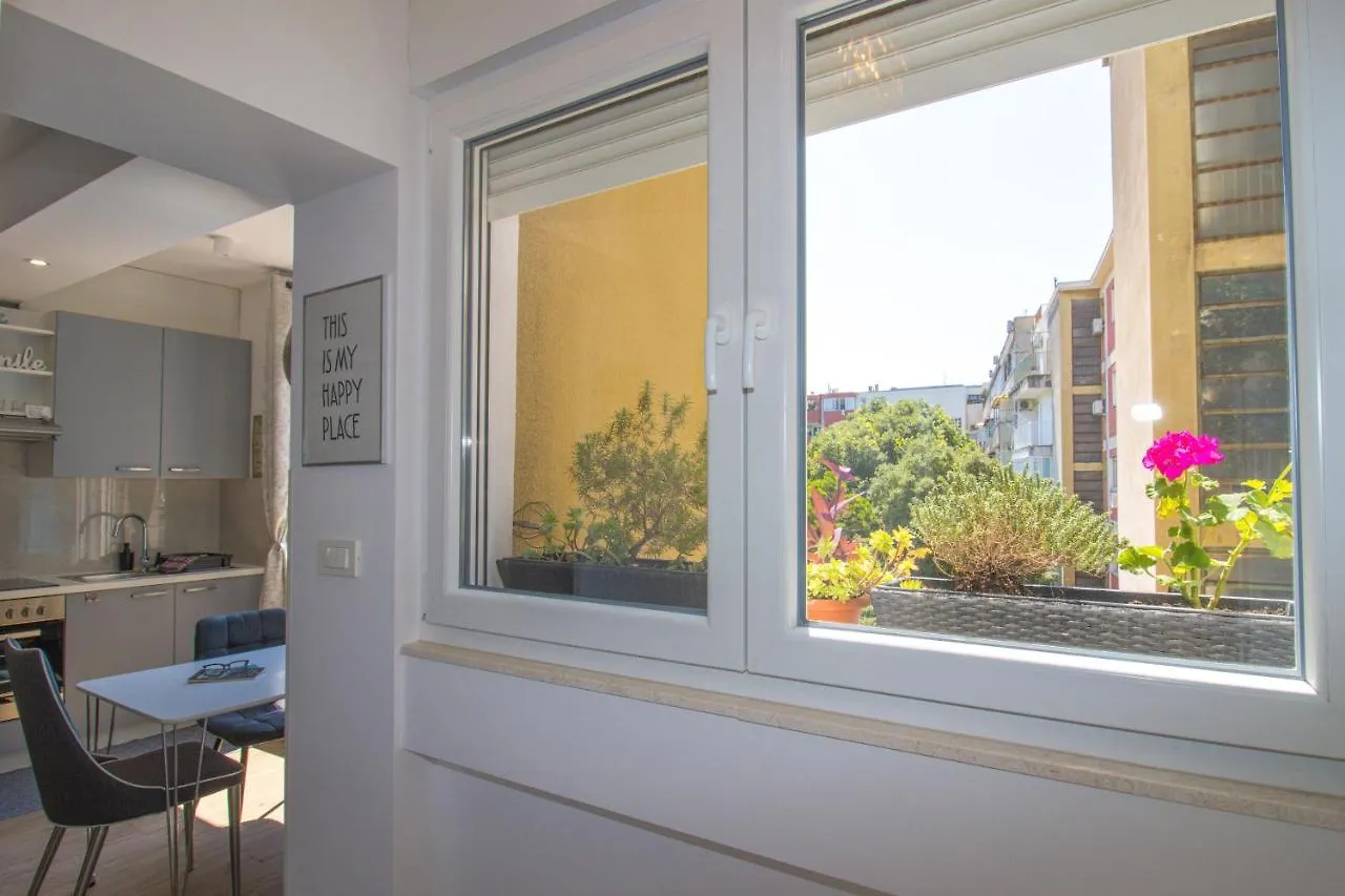 Apartament Brand New 1Br Near Central Station, Old Town, Beach - 3 Minute Walking Split